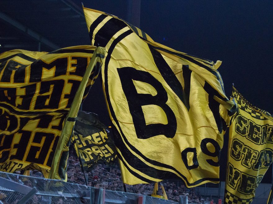 Wehende BVB-Fahnen
